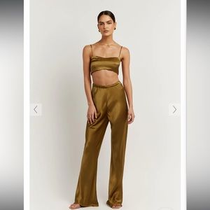 NWT! SIMONE CHARTREUSE SATIN CROP TOP. size 4 AUS